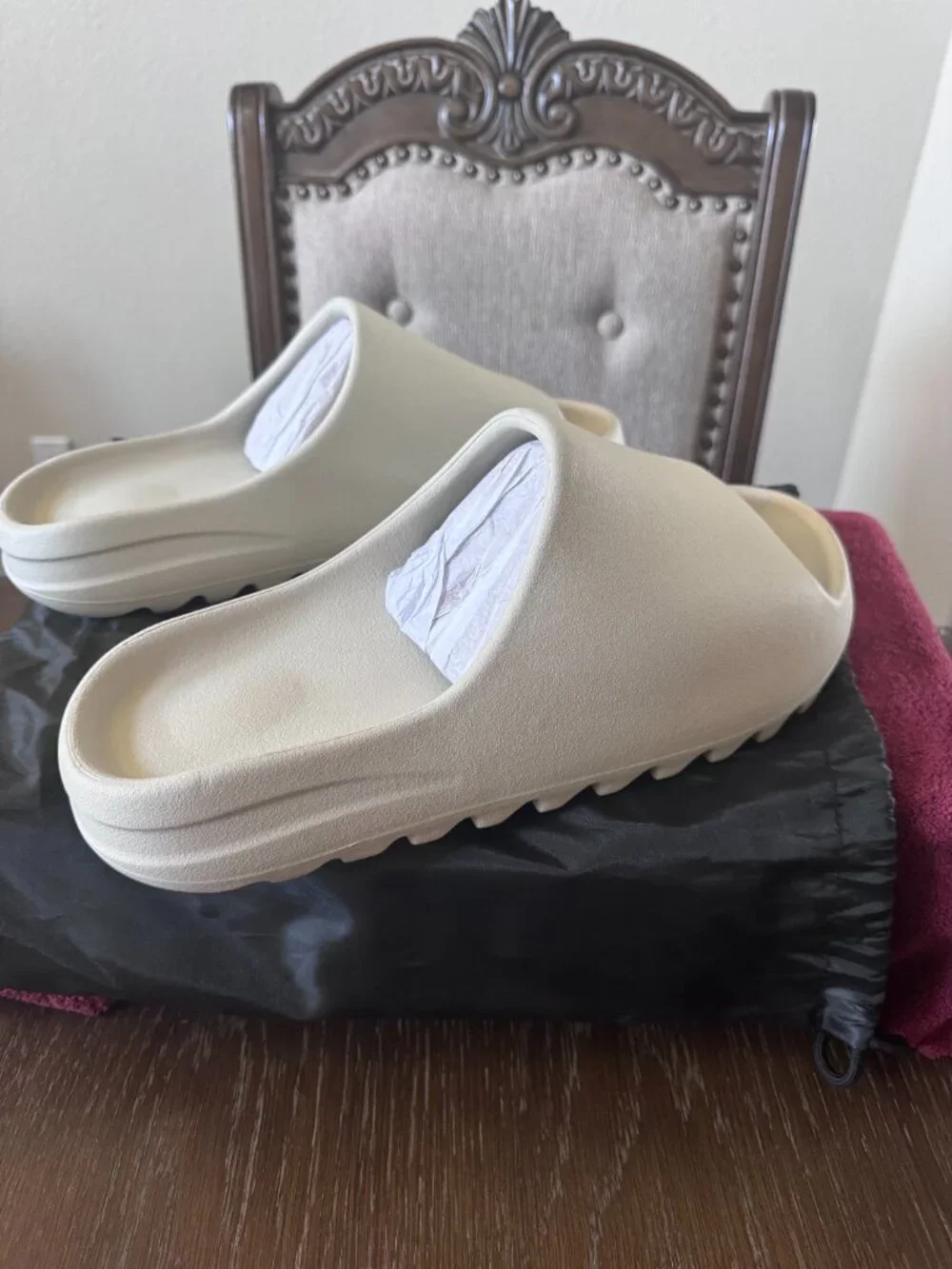 13 MEN'S YEEZY SLIDES